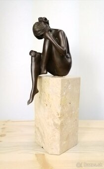 Bronzové sochy  -  ženské akty - 2