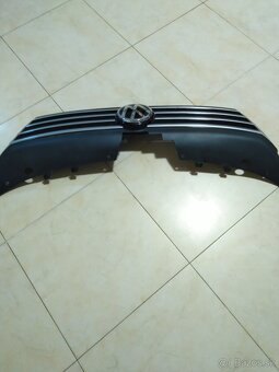 Mriežka predná Passat B6. - 2