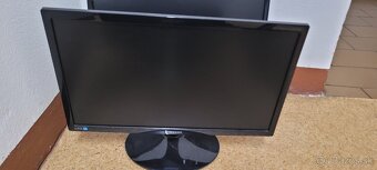 Predám 4 kusy LCD SAMSUNG 22", FullHD - 2