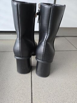 Čierne čižmy vel.39 - 2