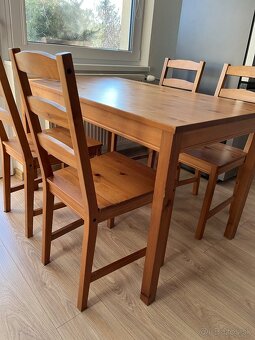 Stôl so stoličkami - 2