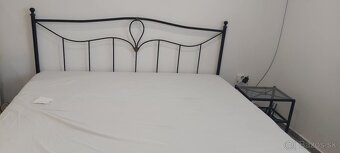 kovova manzelská postel - 2