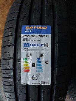 225/45R19 96W XL Optimo Hankook - 2