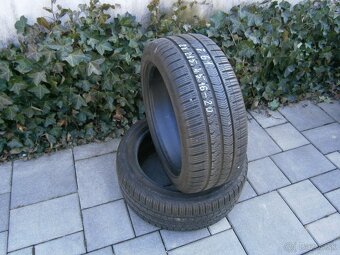 Predám 2x celoročné pneu Vredestein 215/45 R16 90V - 2