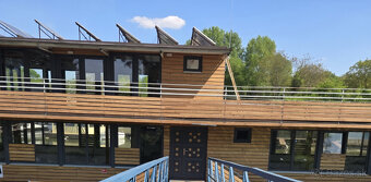 Štýlový houseboat 427 m² v drevenom švajčiarskom dizajne - 2