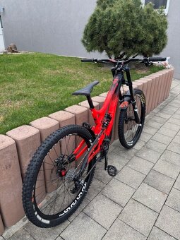 Predám zjazdový bicykel Commencal supreme V4 DH Race - 2