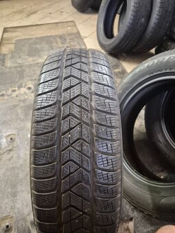 Predám zimné pneumatiky 215/65R17 - 2