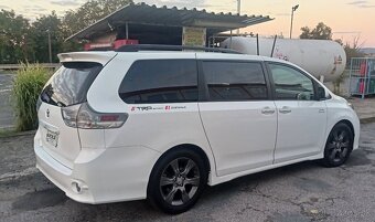 Toyota Sienna 3,5 SE 2015/16 BÍLÁ PERLA TOP STAV - 2