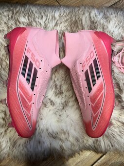 Kopačky Adidas F50 ružové - 2