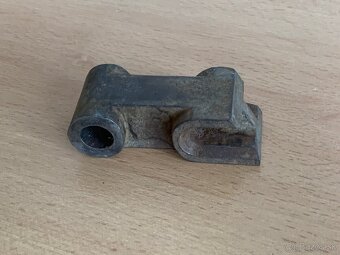 Ocelový záchyt reakce zadní brzdy Jawa 50 Pionýr - 2