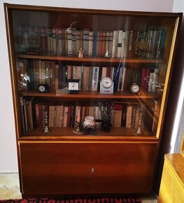 Knihovňa bytová. - 2