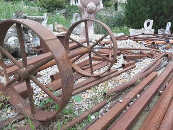 Starý DEKORATÍVNY VOZ pred dom ZNÍŽENÁ CENA - 2