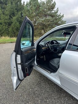 Mercedes-Benz w211 E550 4matic 300KW - 2