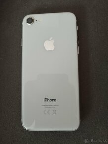 Apple iPhone 8 (64GB) - 2
