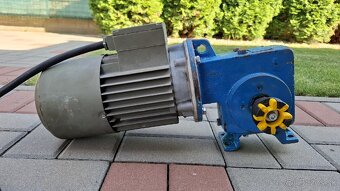 Elektro motor s prevodovkou. - 2