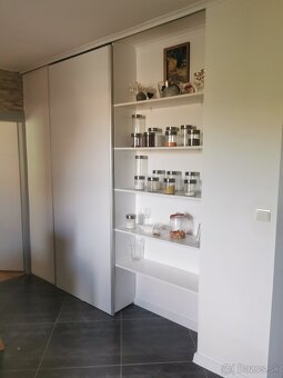 Kuchynska linka, vstavana skrina, komoda - 2