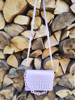 Predám kabelku v nádhernej pastelovej farbe Versace - 2