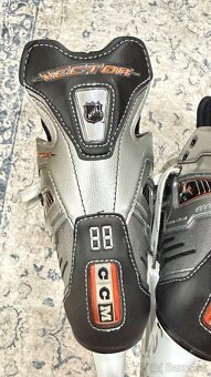 ✅ LEGENDÁRNE KORČULE - CCM VECTOR 8.0 - 7,5 D ✅ - 2