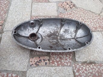 Víko motoru na Jawu ČZ 125-175, a skútr ČZ 501-502 - 2