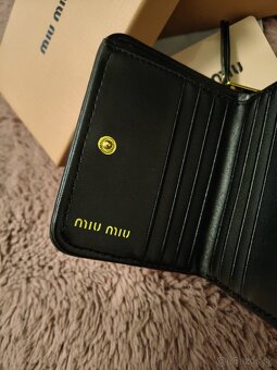 Elegantná čierna peňaženka Miu Miu – v darčekovej krabičke - 2
