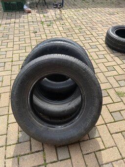 Yokohama Geolandar 215/70 r16 - 2