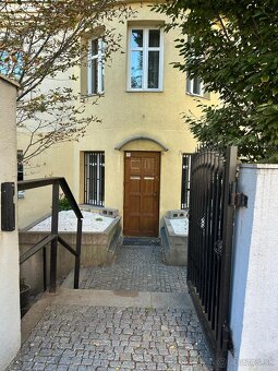 Prenájom kancelárií, cena 8,60eur/m2 - 2