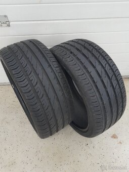 235/35 R19 Comforser - 2