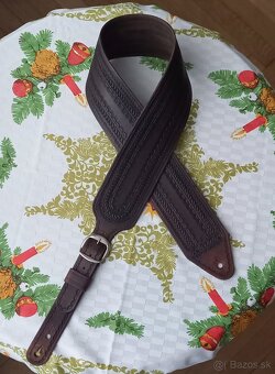 Popruh na gitaru. - 2