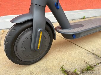 Xiaomi Mi Electric Scooter 3 - 2