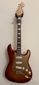 Squier 40th Anniversary Stratocaster - 2