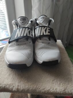 Botasky NIKE - 2