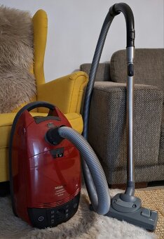 Predam vysavač Miele. - 2