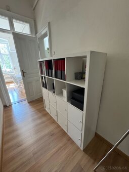 KALLAX policový diel 147×147 cm – biely (s dvierkami) - 2