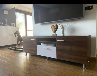 Stol + skrinka pod tv - 2