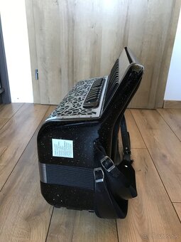 Predám akordeón Cavagnolo – 120 basov, TOP stav – 800 € - 2