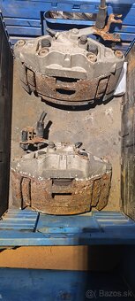 Audi A4 B7 strmene,tlmiče , nádobky, - 2