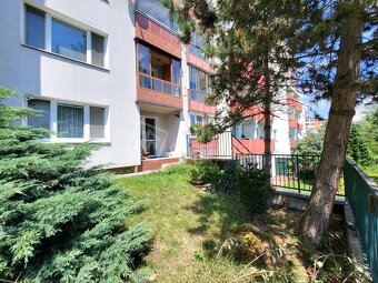 1-izbový zariadený byt s výmerou 45 m2 + predzáhradka… - 2