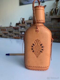 Predám krásnu pollitrovku ručne viazanú do zdobenej kože - 2