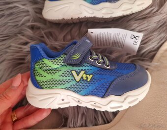 Nenosené svietiace tenisky Vty Diechmann c.22 - 2