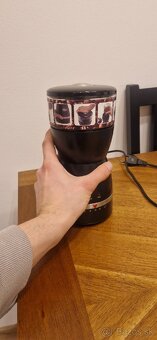 Mlynček na kávu Delonghi - 2