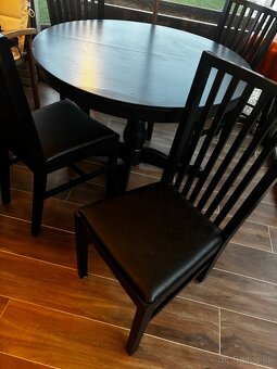 Jedalensky stol so stolickami - 2