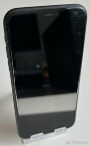 Apple iPhone 11 64 GB čierny / batéria 93 % - 2