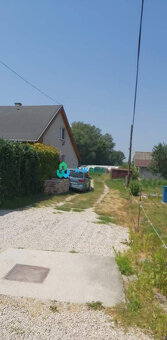 VÝHODNÁ CENA Krásny veľký pozemok v tichej časti obce Ňá - 2
