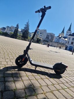Ninebot Kickscooter F2 by Segway - 2