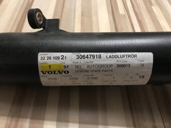 VOLVO hadica intercoolera 30647918 - 2