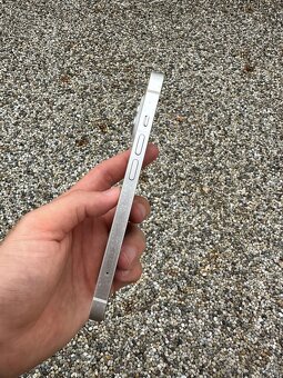 iPhone 14 - baterie 100% - 2