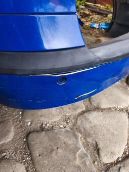 Predám zadný nárazník +ľavé zadné svetlo. - 2