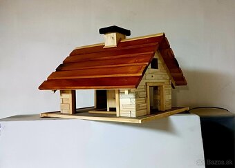 Vtacie krmitko (dom) - 2