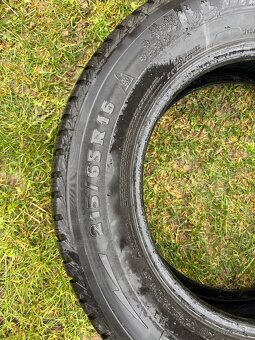 Pneu 215/65 R16 - 2