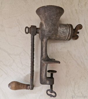 Starožitný mlynček na mäso - 2